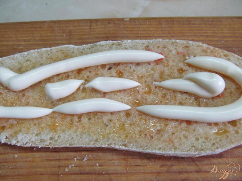 Фото приготовление рецепта: Бутерброд на французском батоне шаг №4