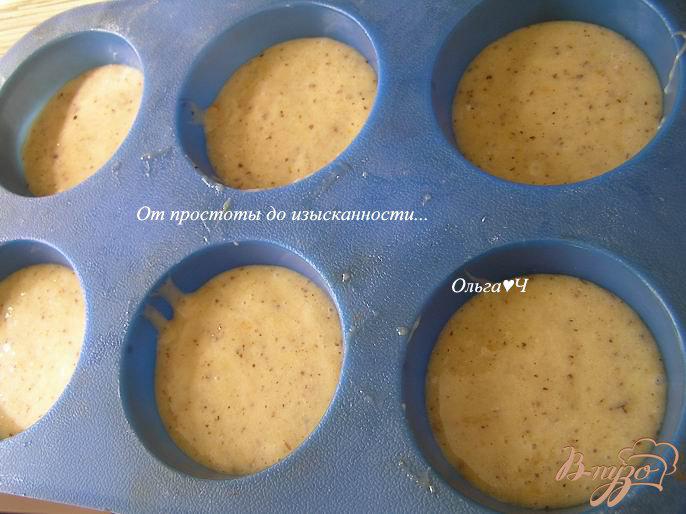 Фото приготовление рецепта: Апельсиновые кексы с грецкими орехами шаг №6