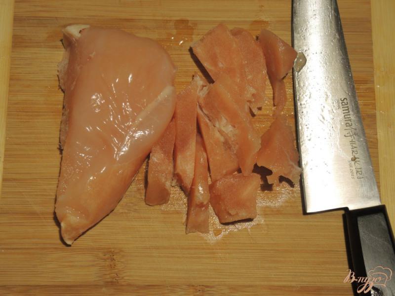 Фото приготовление рецепта: Гречневая лапша (соба) с курицей и овощами шаг №2