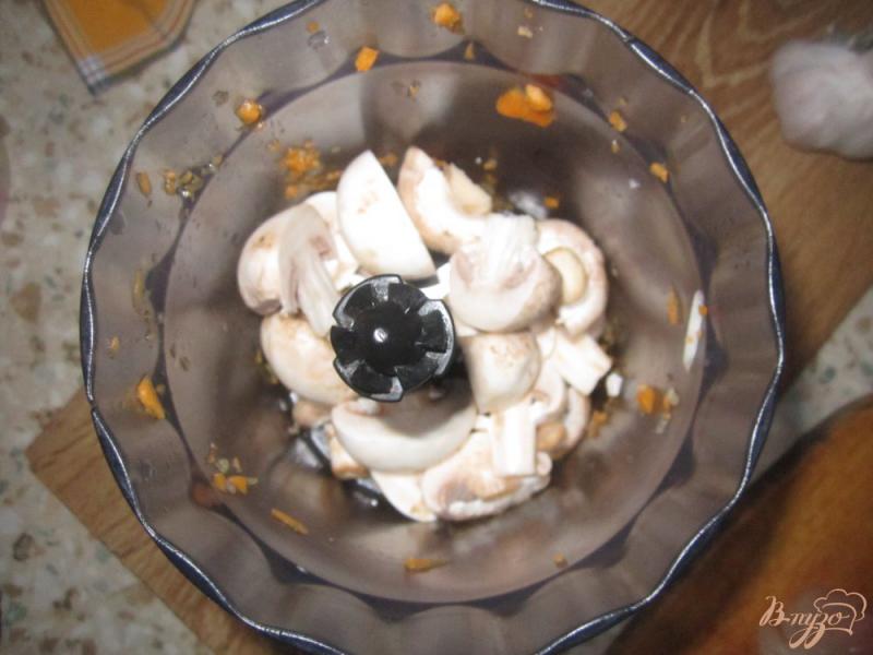 Фото приготовление рецепта: Куриные котлеты с грибами шаг №2