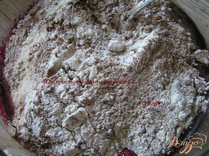 Фото приготовление рецепта: Свекольно-шоколадный кекс с миндалем шаг №2