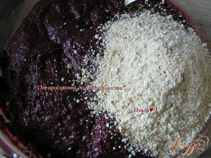 Фото приготовление рецепта: Свекольно-шоколадный кекс с миндалем шаг №3
