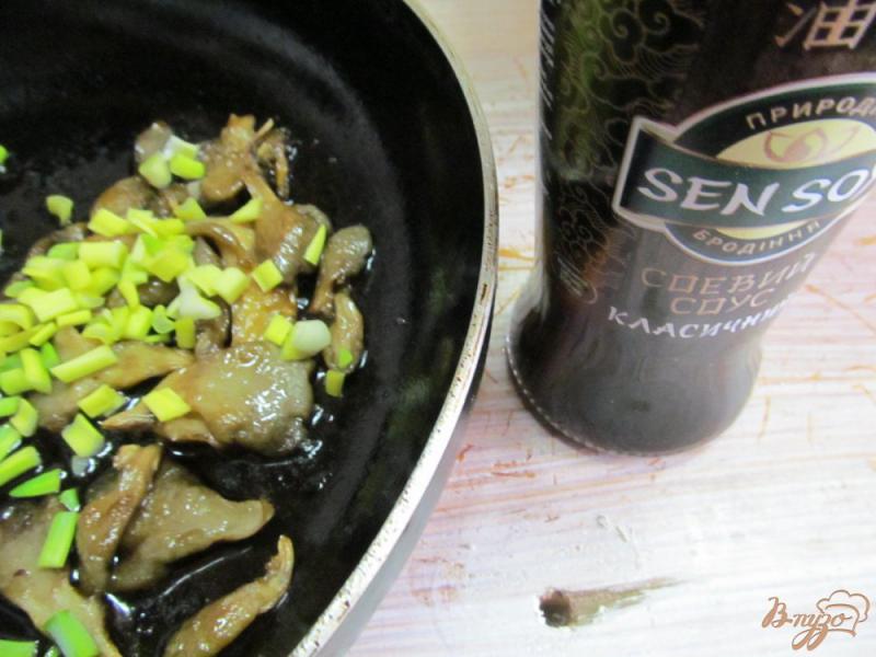 Фото приготовление рецепта: Салат из брокколи и грибов шаг №3