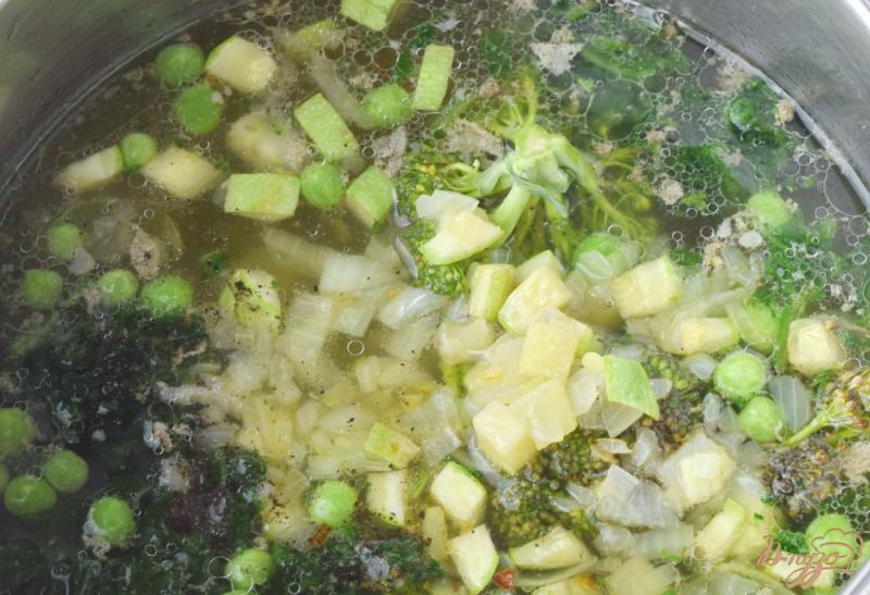Фото приготовление рецепта: Диетический суп с брокколи шаг №4