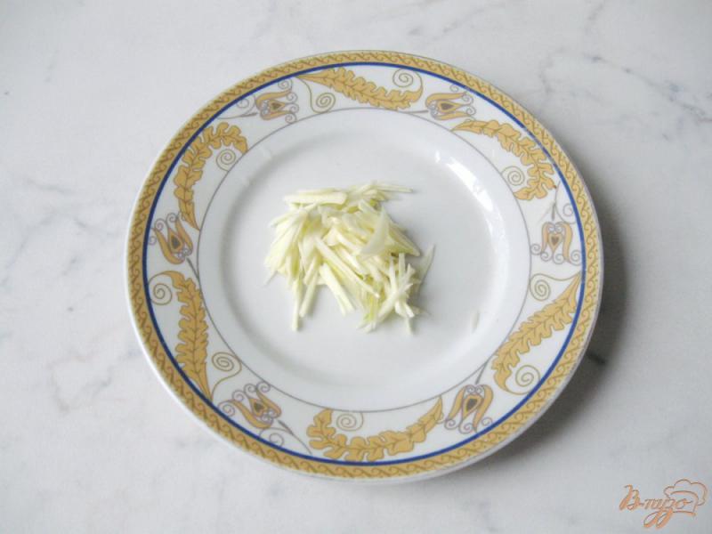 Фото приготовление рецепта: Салат из редьки с тыквой и соевым соусом шаг №4