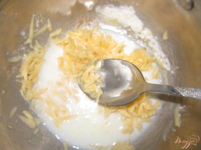 Фото приготовление рецепта: Макароны с сырным соусом шаг №3