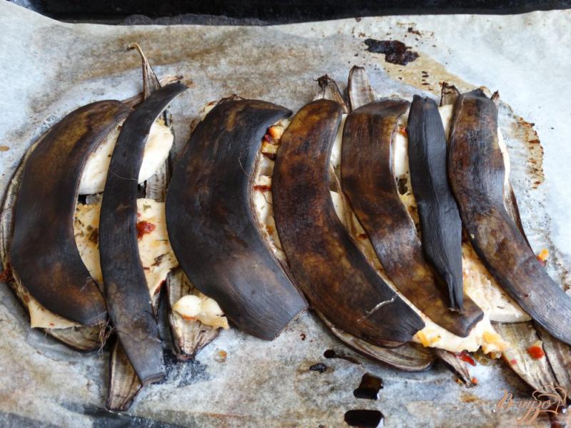 Фото приготовление рецепта: Мясо в банановой кожуре шаг №8