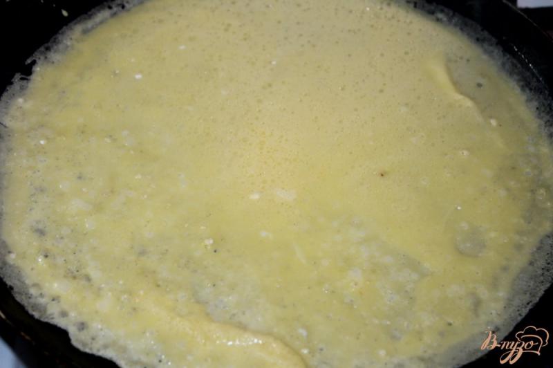 Фото приготовление рецепта: Блины с творожной массой, вишней и сгущенным молоком шаг №4