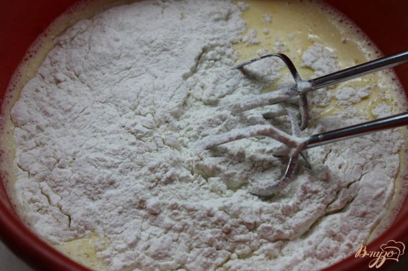 Фото приготовление рецепта: Блины с творожной массой, вишней и сгущенным молоком шаг №3
