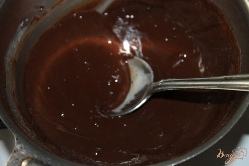 Фото приготовление рецепта: Ванильные кексы с шоколадной глазурью шаг №6