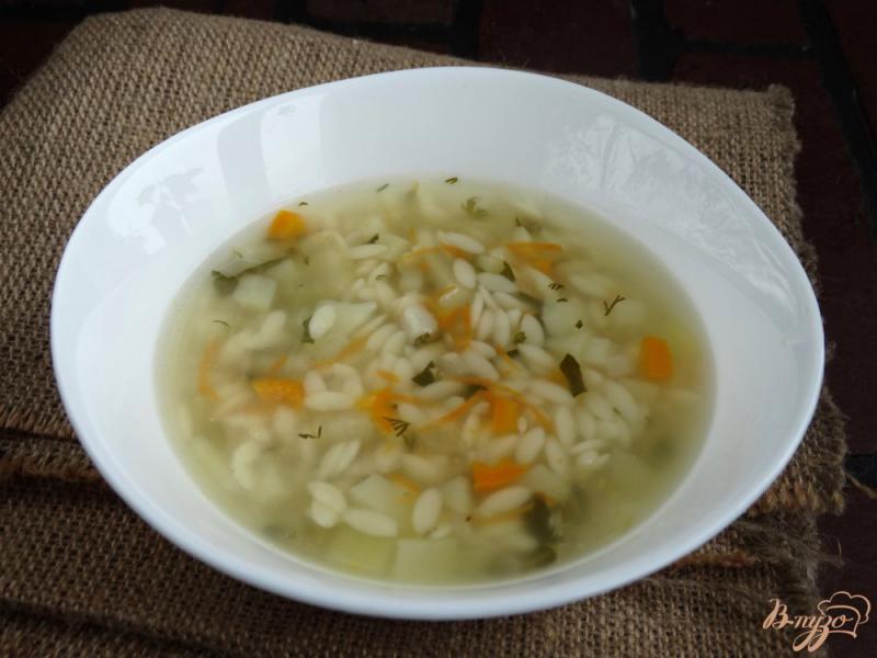 Фото приготовление рецепта: Суп с орзо и сельдереем на мясном бульоне шаг №9