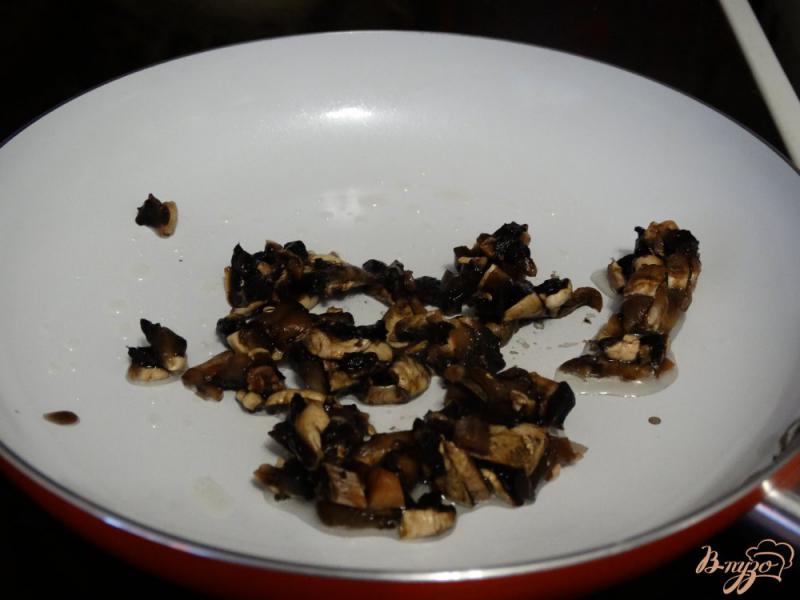 Фото приготовление рецепта: Сырники с грибной начинкой шаг №3