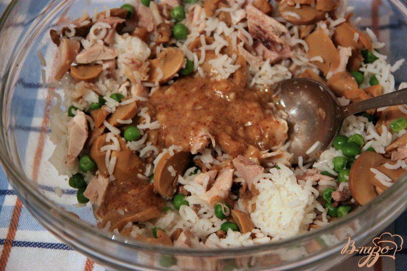 Фото приготовление рецепта: Салат из курицы и риса «Деревенский» шаг №3