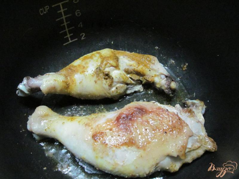 Фото приготовление рецепта: Куриные ножки с овощами и перловкой шаг №2