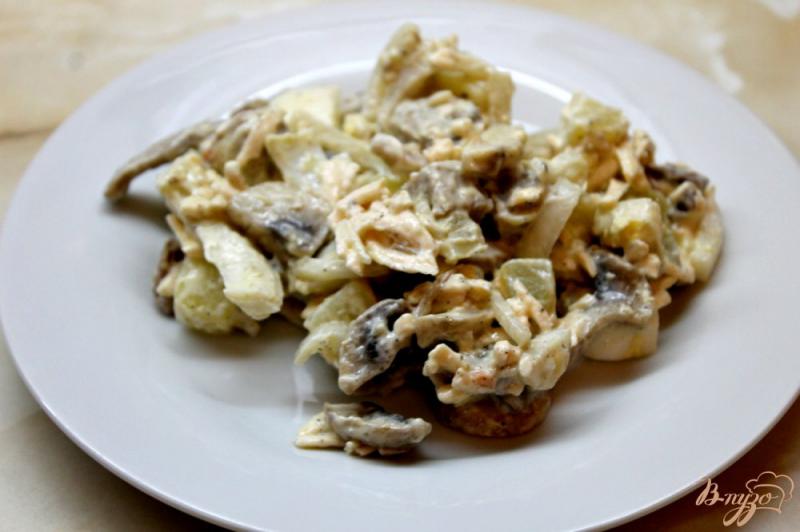 Фото приготовление рецепта: Салат со свининой, картофелем и сыром шаг №6