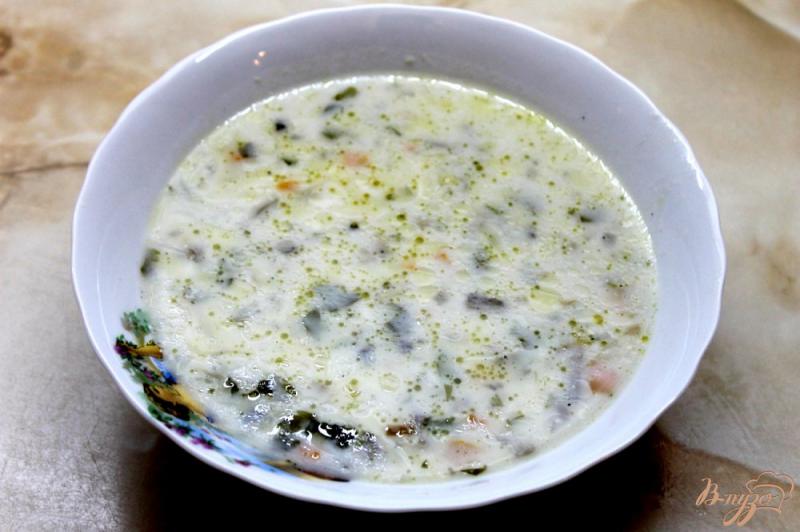 Фото приготовление рецепта: Суп с плавленным сыром и грибами шаг №8