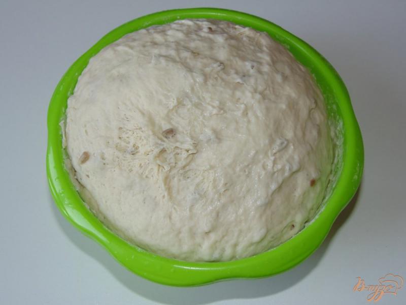 Фото приготовление рецепта: Белый домашний хлеб с семечками шаг №4