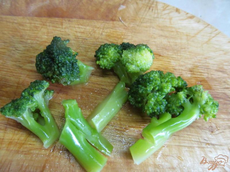 Фото приготовление рецепта: Котлеты начиненные капустой брокколи шаг №2