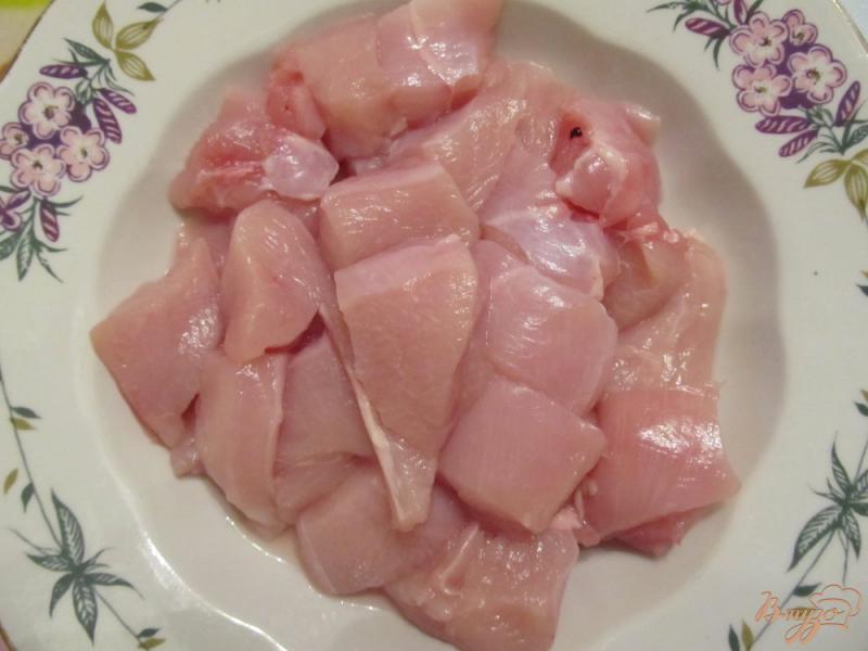 Фото приготовление рецепта: Куриные кусочки в сметанной подливе шаг №1