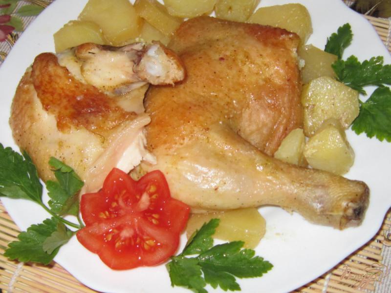 Фото приготовление рецепта: Курица запеченная с картофелем в духовке шаг №6
