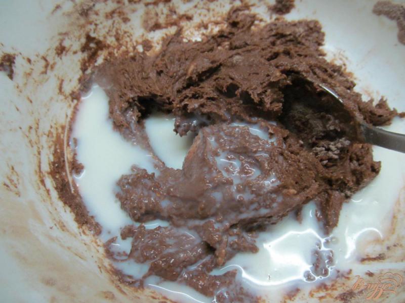 Фото приготовление рецепта: Шоколадный пирог шаг №3