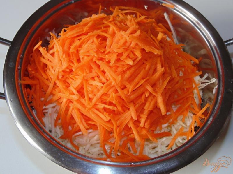Фото приготовление рецепта: Маринованная белокочанная капуста с морковью шаг №2