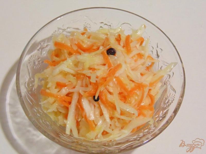 Фото приготовление рецепта: Маринованная белокочанная капуста с морковью шаг №7
