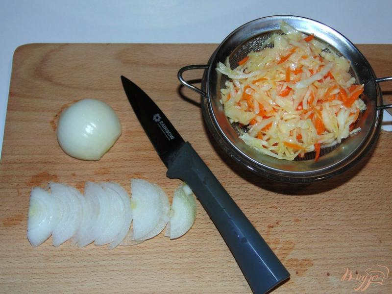 Фото приготовление рецепта: Салат из маринованых овощей и шампиньонов шаг №2
