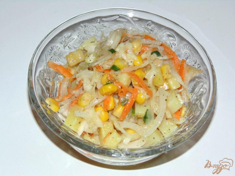 Фото приготовление рецепта: Салат из маринованной капусты и картофеля шаг №5
