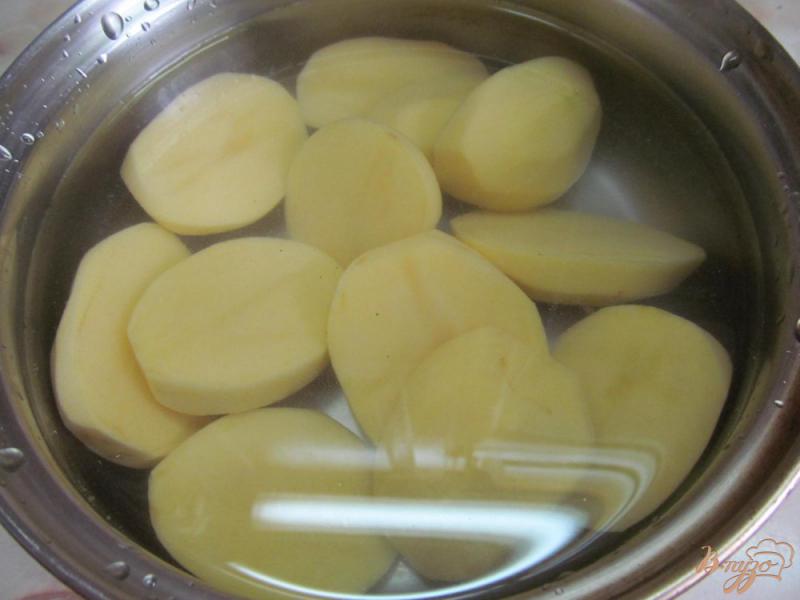 Фото приготовление рецепта: Картофель под сыром шаг №1