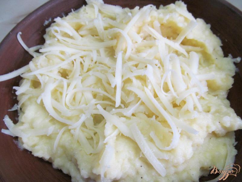 Фото приготовление рецепта: Картофель под сыром шаг №4