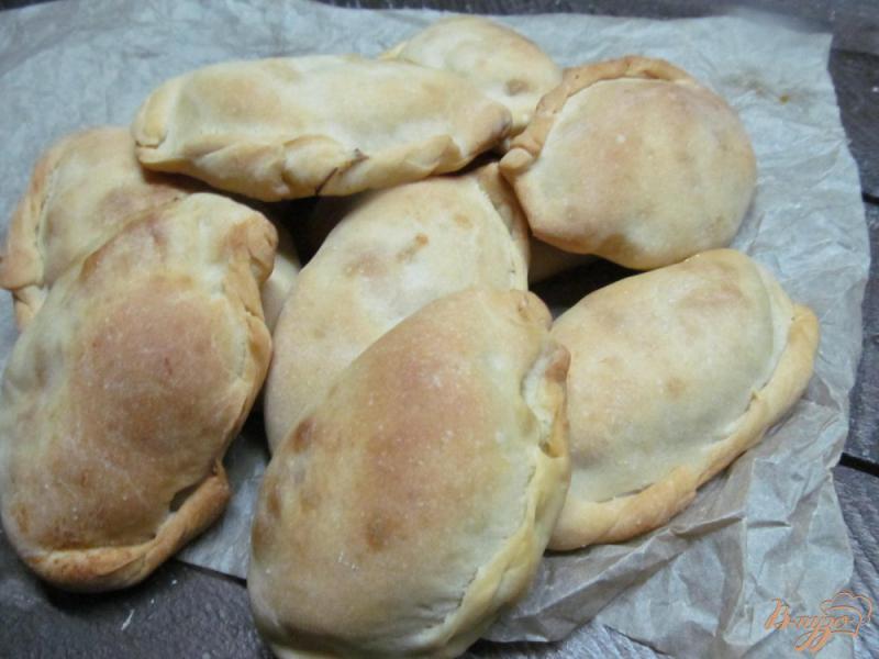 Фото приготовление рецепта: Пирожки с куриным фаршем шаг №11