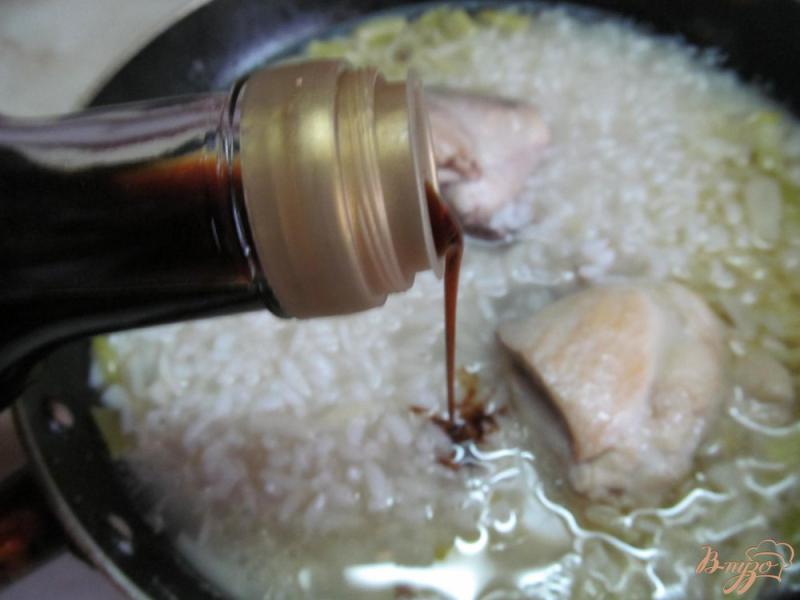 Фото приготовление рецепта: Курица с рисом шаг №5