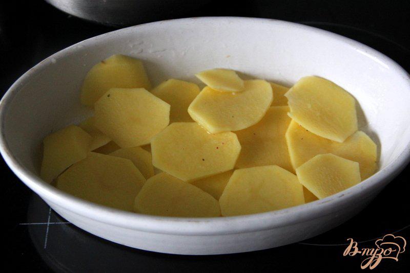 Фото приготовление рецепта: Запеканка из картофеля, зеленого горошка и ветчины шаг №1