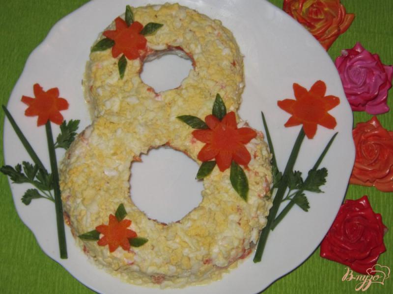 Фото приготовление рецепта: Салат с огурцом и маринованными вешенками шаг №9