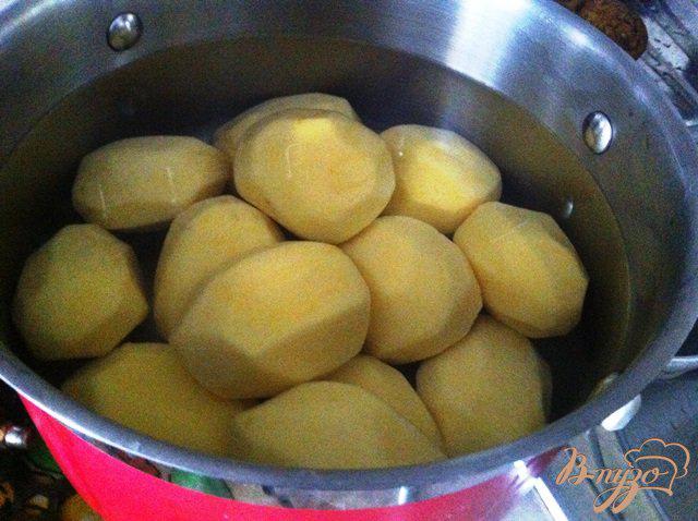 Фото приготовление рецепта: Запеченный картофель с чесноком и салом шаг №1