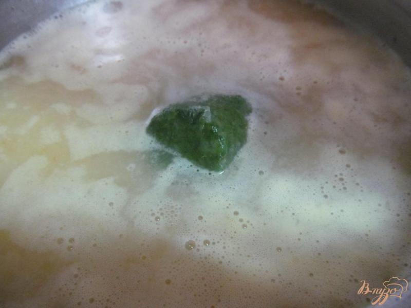 Фото приготовление рецепта: Суп - пюре с брокколи и фасолью шаг №4