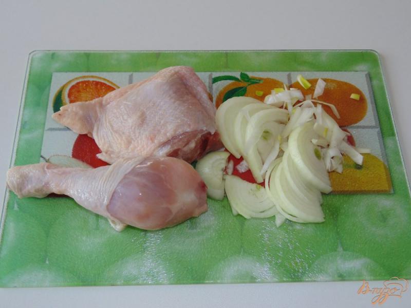 Фото приготовление рецепта: Куриный окорочок с овощами запеченный в рукаве шаг №1