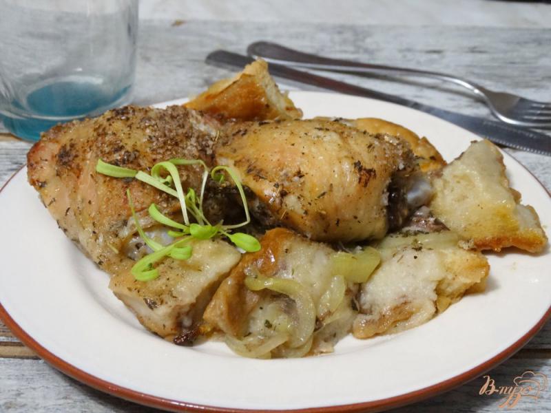Фото приготовление рецепта: Курица запеченная с хлебом шаг №7