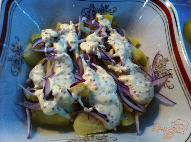 Фото приготовление рецепта: Картофельный салат с оливками шаг №6