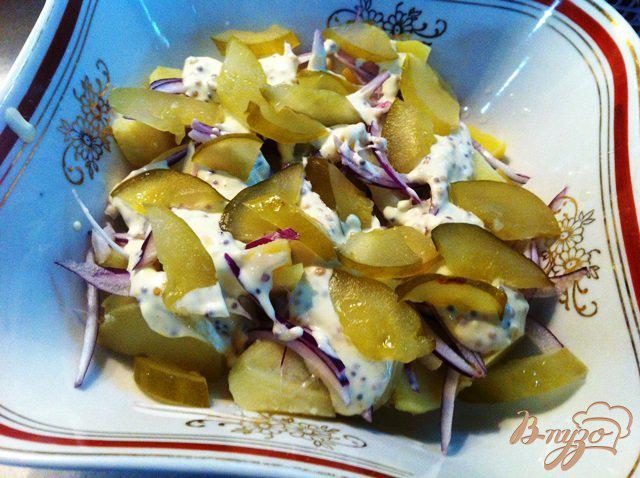 Фото приготовление рецепта: Картофельный салат с оливками шаг №7