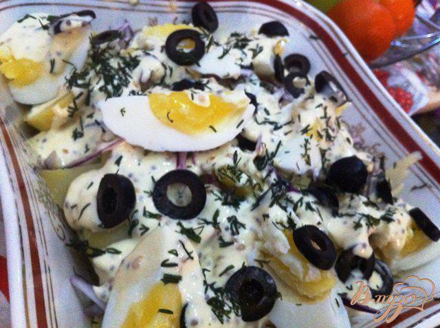Фото приготовление рецепта: Картофельный салат с оливками шаг №10