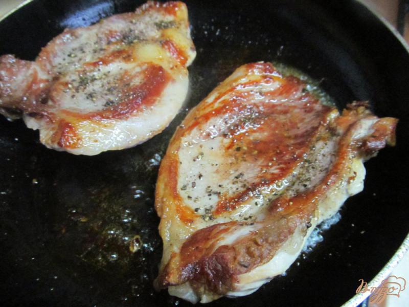 Фото приготовление рецепта: Свиное мясо под розмарином и тимьяном шаг №2