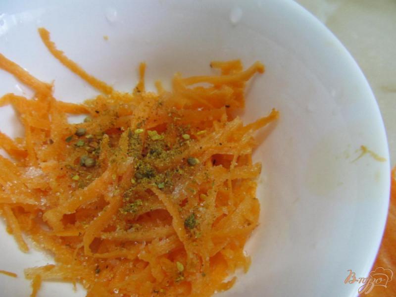 Фото приготовление рецепта: Салат с мясом курицы маринованной моркови и свеклы шаг №1