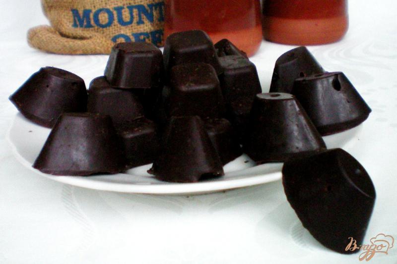 Фото приготовление рецепта: Шоколадные конфеты с грецким орехом шаг №5
