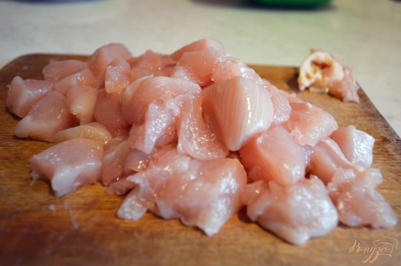 Фото приготовление рецепта: Низкокалорийная курица в кефирном соусе шаг №3