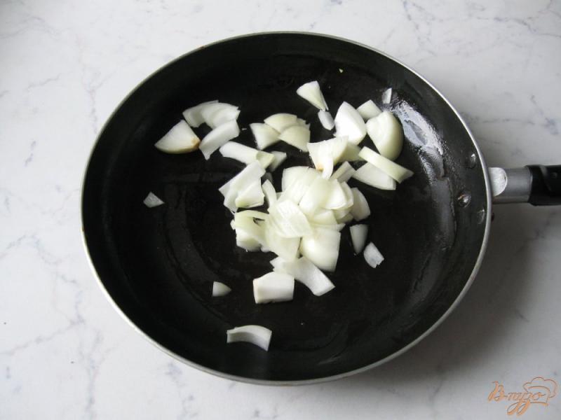 Фото приготовление рецепта: Картофель с грибами в горшочке шаг №2