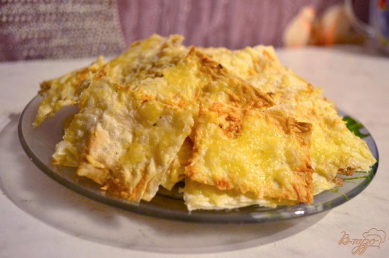 Фото приготовление рецепта: Сырные чипсы из лаваша шаг №6