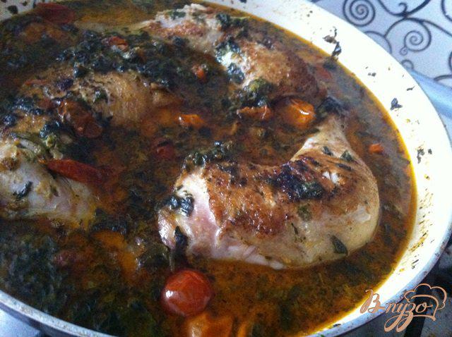 Фото приготовление рецепта: Куриные окорчка в соусе из шпината шаг №9