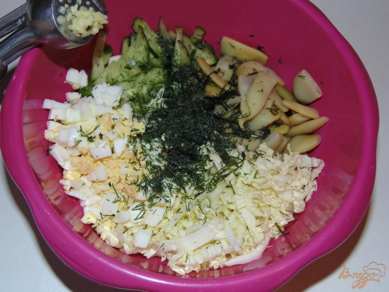 Фото приготовление рецепта: Салат из пекинской капусты со стручковой фасолью шаг №5